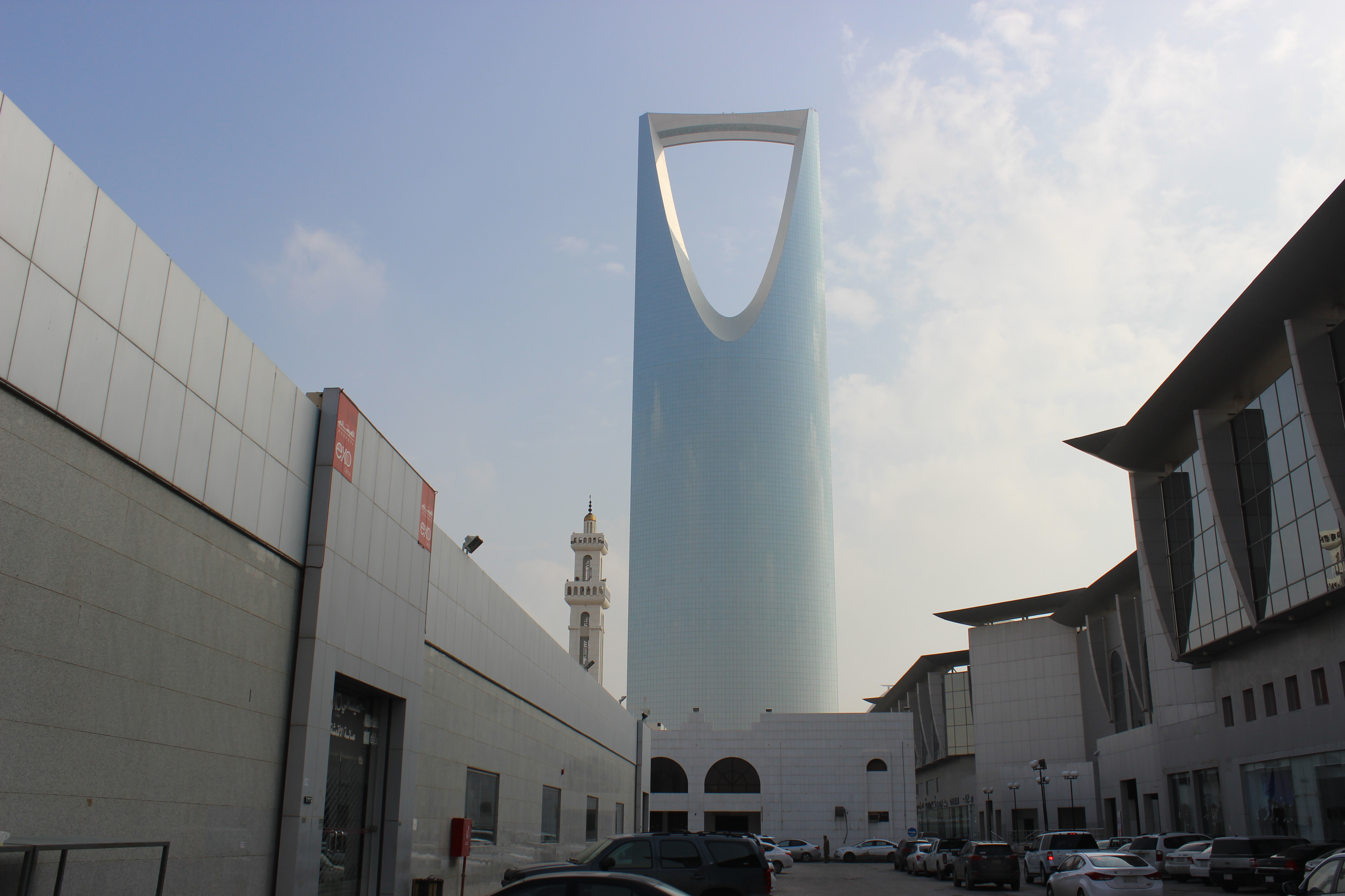 Kingdom Tower - budynek w kształcie głowy beduina. Znak rozpoznawczy biznesowego centrum Rijadu.