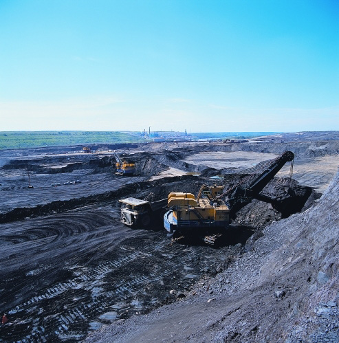 Tar sands open pit minining, Alberta, Canada.  Source: Suncor Energy, Inc. Retrieved from http://ostseis.anl.gov/guide/tarsands/, last accessed 4/26/16.