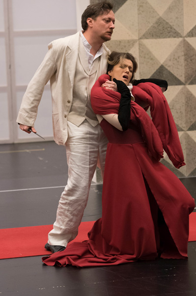 Georg Nigl und Claudia Boyle bei den Proben zu Orest • Foto © Danielle Liniger