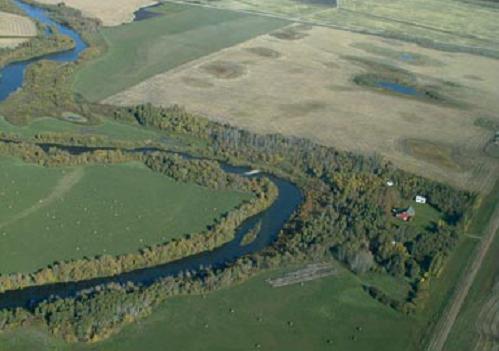 Aerial view of a water body, its riparian area and the surrounding upland vegetation. Image from: http://www.agr.gc.ca/resources/prod/img/terr/images/RiparianAreaManagement1.JPG, last accessed 4/30/17.