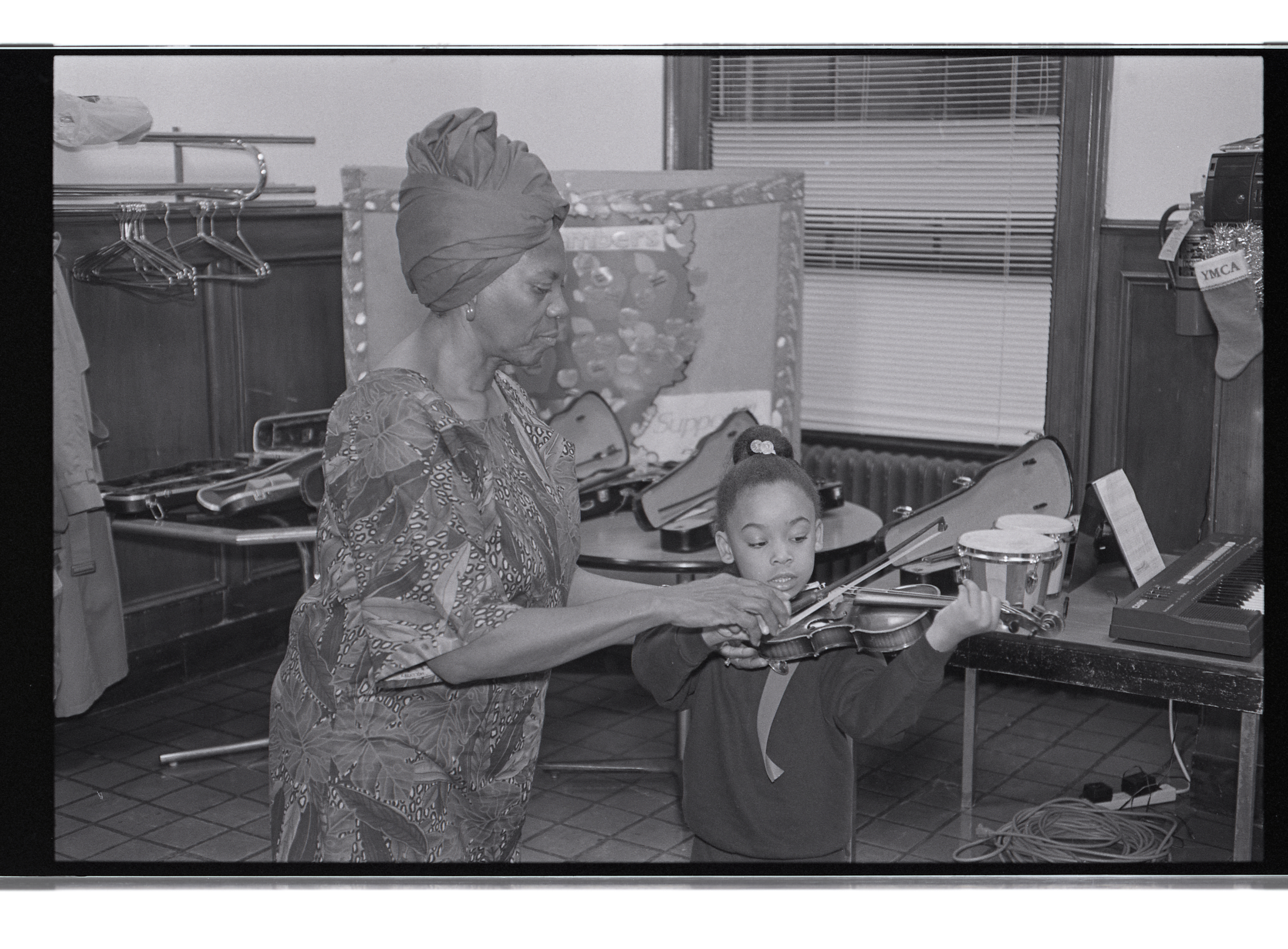 Dumisani offered music instruction to interested children, part of her effort to embed classical music in city neighborhoods. (University photo / Department of Rare Books, Special Collections, and Preservation)