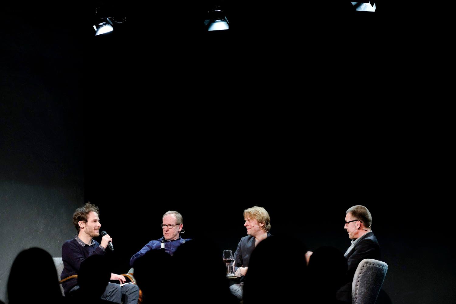 Im Resonanzraum auf St. Pauli im Gespräch über die neue große Nachbarin: Jeffrey Arlo Brown, Michael Maierhof, Tobias Rempe, Niko Paech