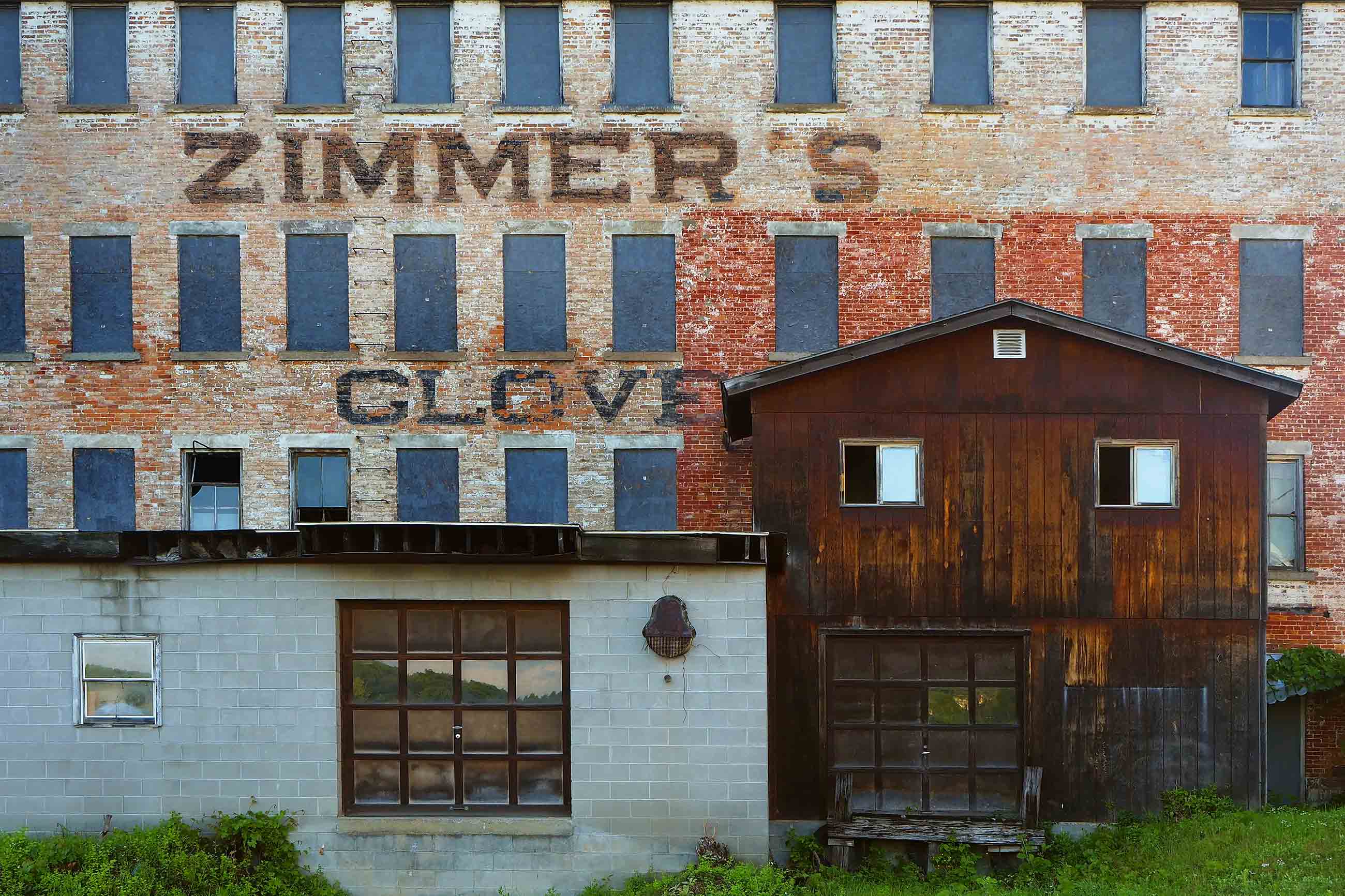 The ruins of the Zimmer and Son glove factory on South Arlington Avenue have become a Gloversville, New York, landmark. For more than 100 years, leather-tanning and glove-making propelled the economy of the upstate New York town. Image by Larry C. Price. United States, 2016.