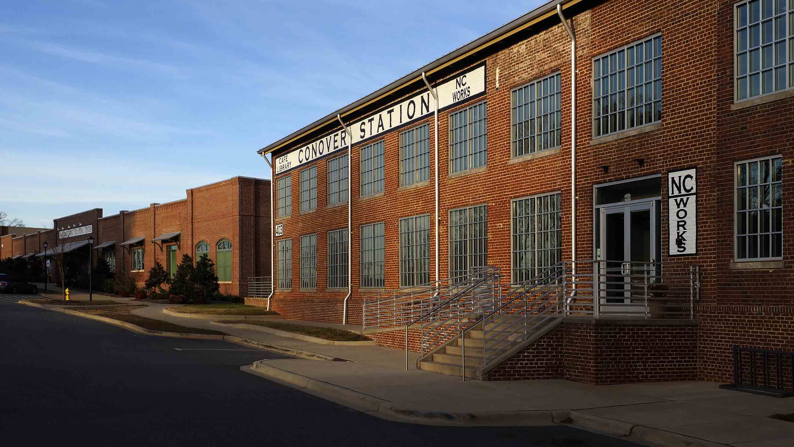 The Manufacturing Solutions Center, a division of the Catawba Valley Community College, provides research, training, and product testing for 1,500 companies worldwide. The buildings were built to resemble the classic fabric mills of the early 20th century. Image by Larry C. Price. United States, 2016.