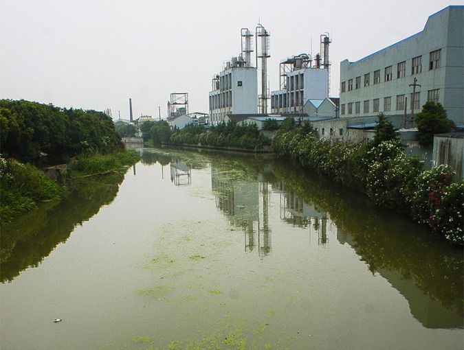 Chemical plants in the village of Zhoutie in Central China’s Jiangsu Province have polluted waterways and contaminated locally produced rice and wheat with cadmium. Although the government has closed the worst of the factories, toxins remain in the soil. Image by Wu Di. China, 2014.