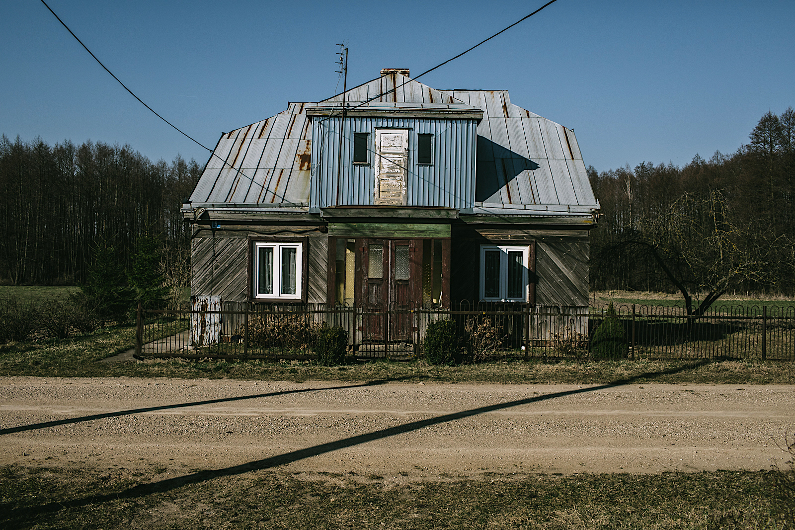 W Lipszczanach pustoszeje wiele domów. Fot. Maciej Stanik