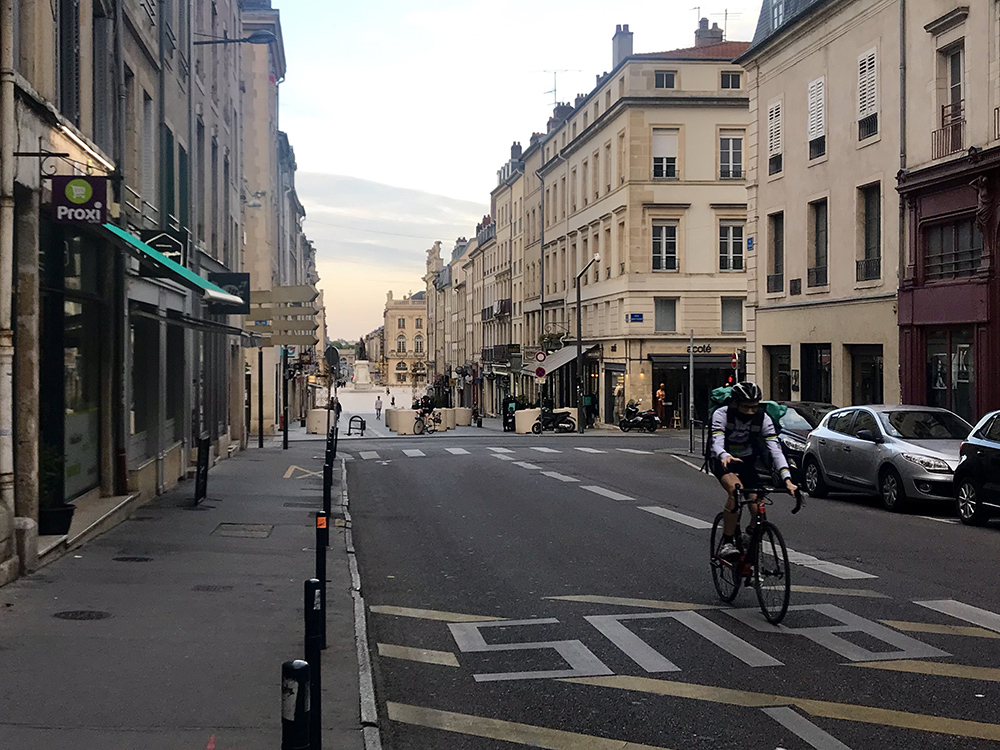 : “On n’a plus peur de se faire faucher par une voiture, surtout à Nancy où la circulation à vélo est compliquée”. Photo : Numa