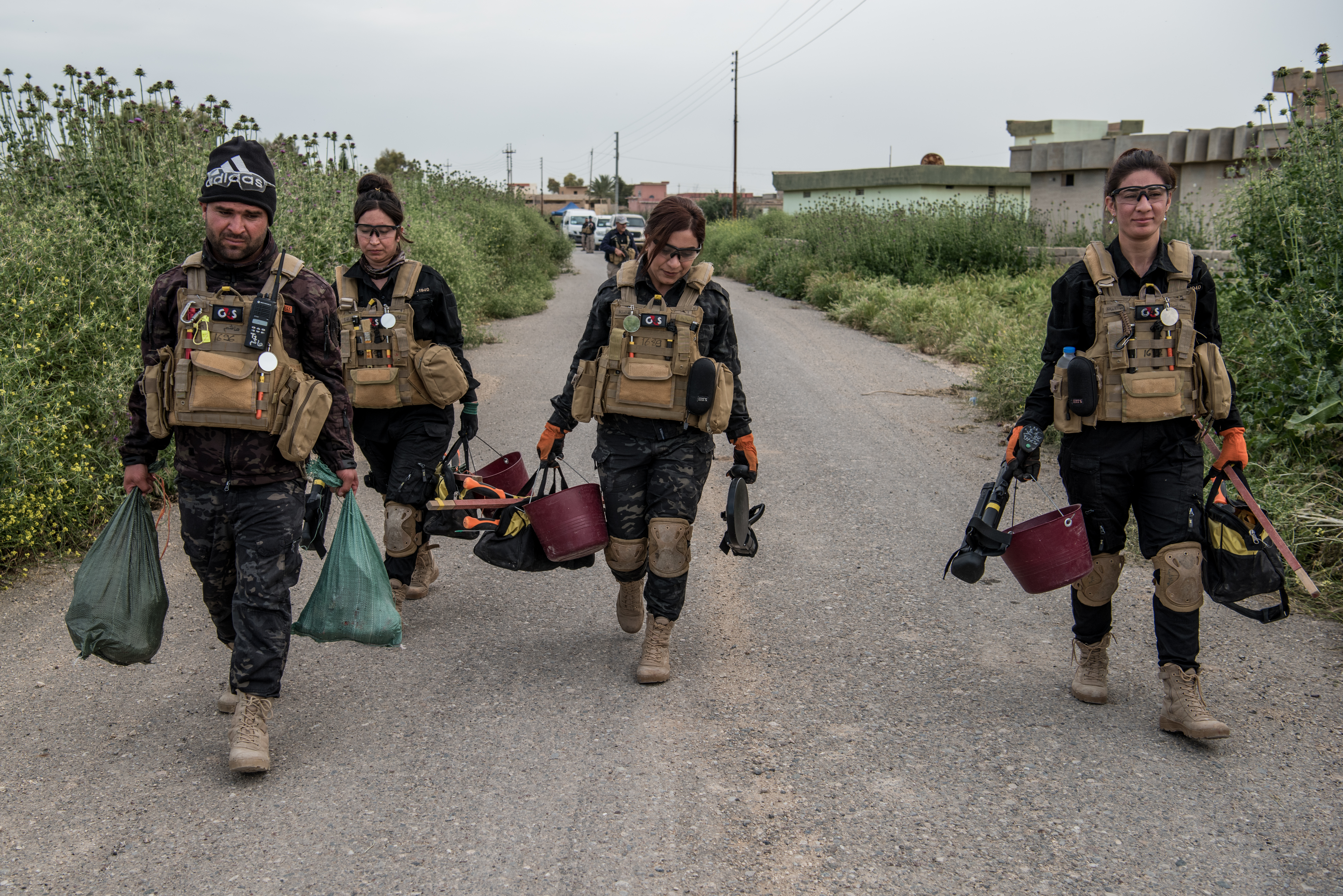 Mixed Yazidi Teams in Sinjar bringing women and men to the frontlines of clearance efforts in Iraq. UNMAS Photo/Cengiz Yar